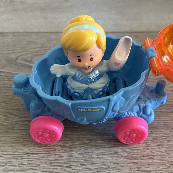 Fisher Price Little People 4 Disney Parade Floats And 8 Disney Figures - Picture 8 of 11